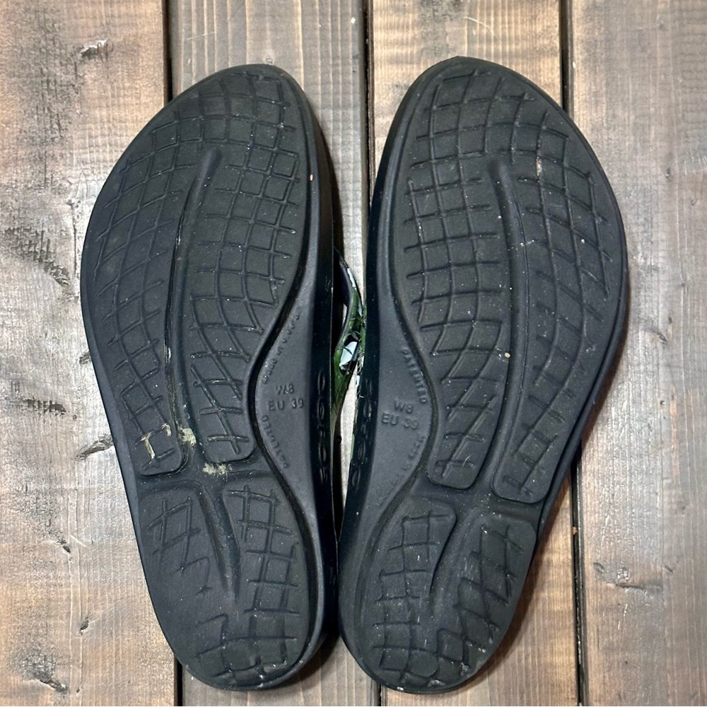 OOFOS Camo Green and Black Sandals - Picture 3 of 4